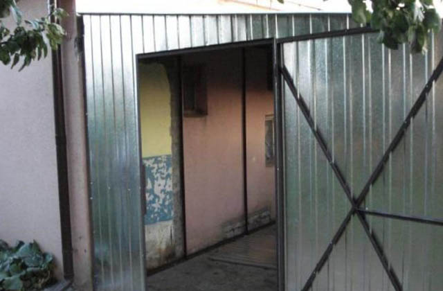 Garaż blaszany 3x5m z drzwiami wejściowymi